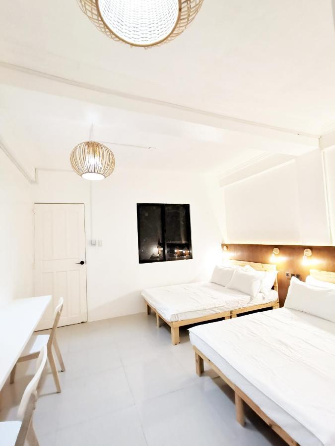 Nomadsmnl Hostel Paranaque City Eksteriør billede