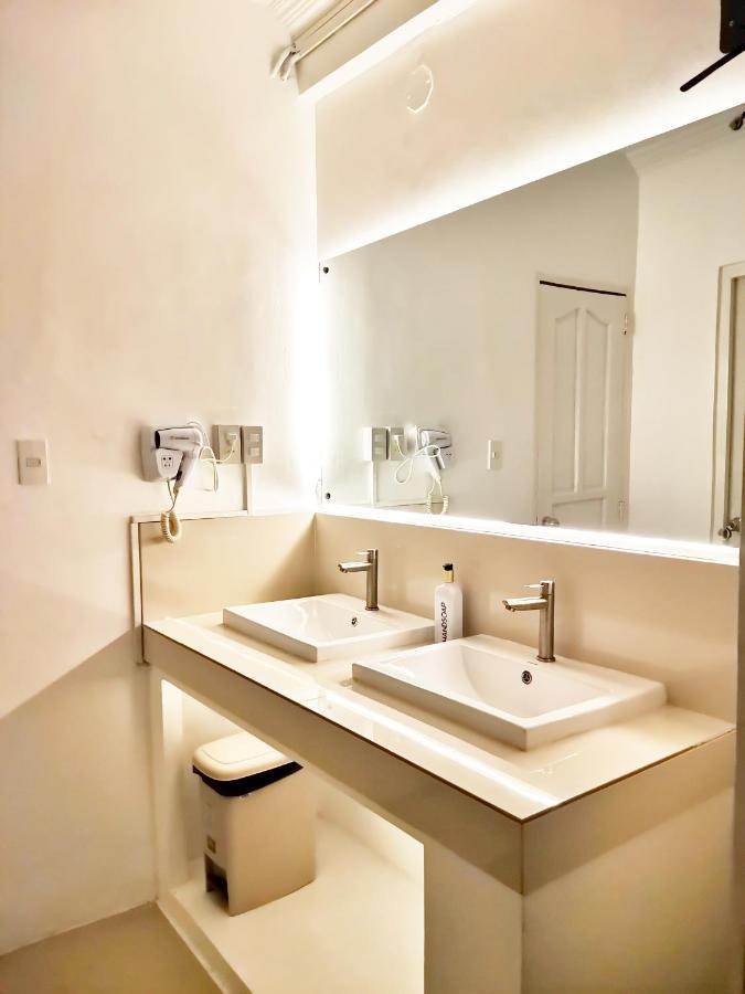 Nomadsmnl Hostel Paranaque City Eksteriør billede