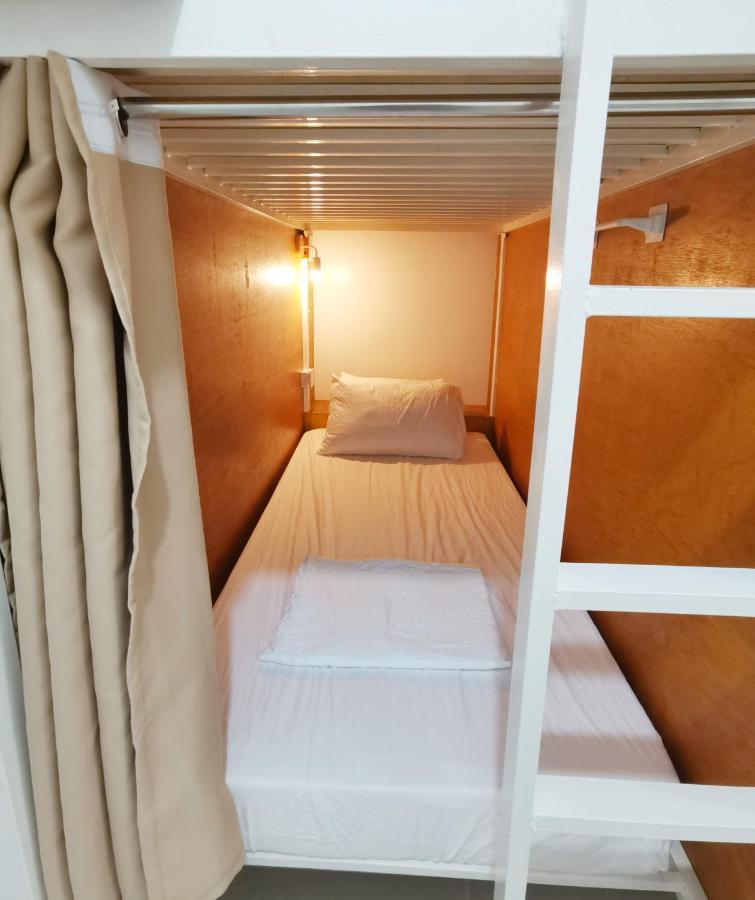 Nomadsmnl Hostel Paranaque City Eksteriør billede