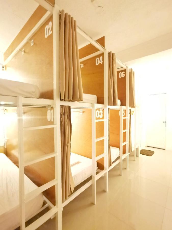 Nomadsmnl Hostel Paranaque City Eksteriør billede