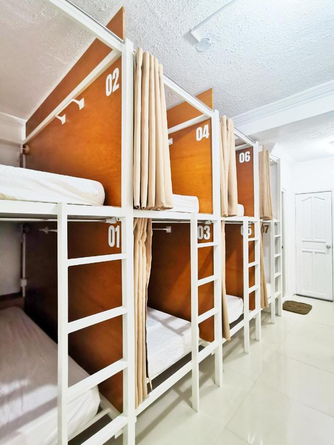 Nomadsmnl Hostel Paranaque City Eksteriør billede