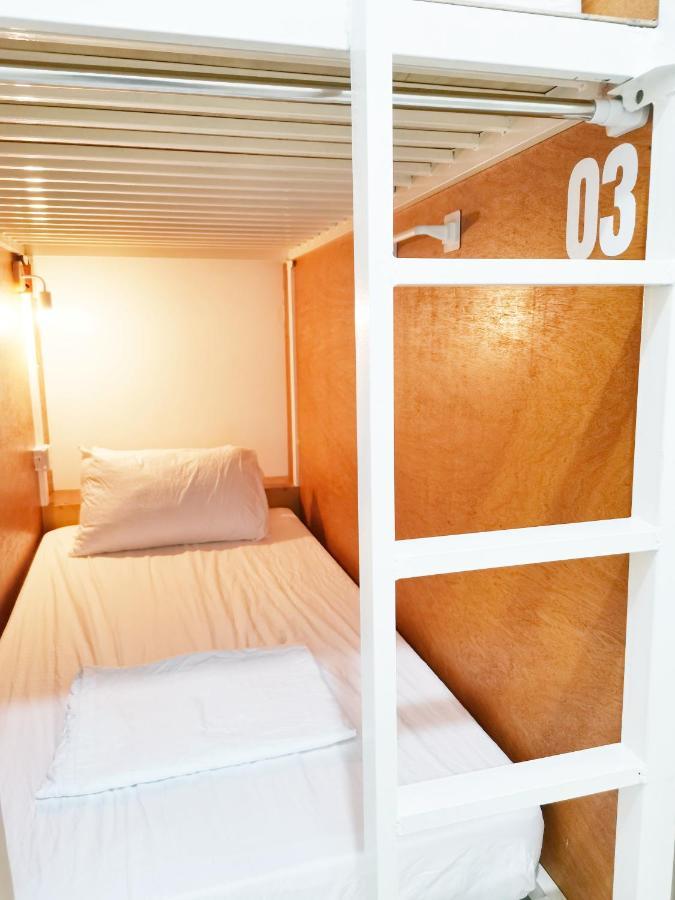 Nomadsmnl Hostel Paranaque City Eksteriør billede