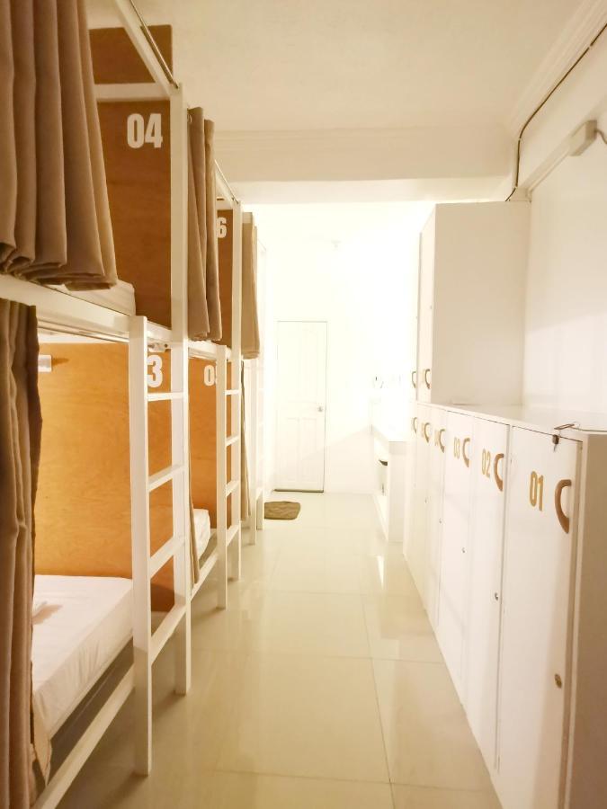 Nomadsmnl Hostel Paranaque City Eksteriør billede