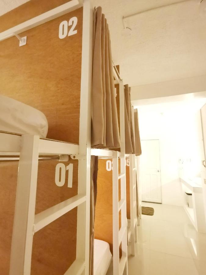 Nomadsmnl Hostel Paranaque City Eksteriør billede